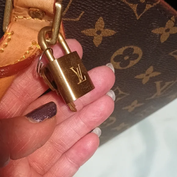 Louis Vuitton Classic Monogram Shoulder Bag - Picture 6 of 11